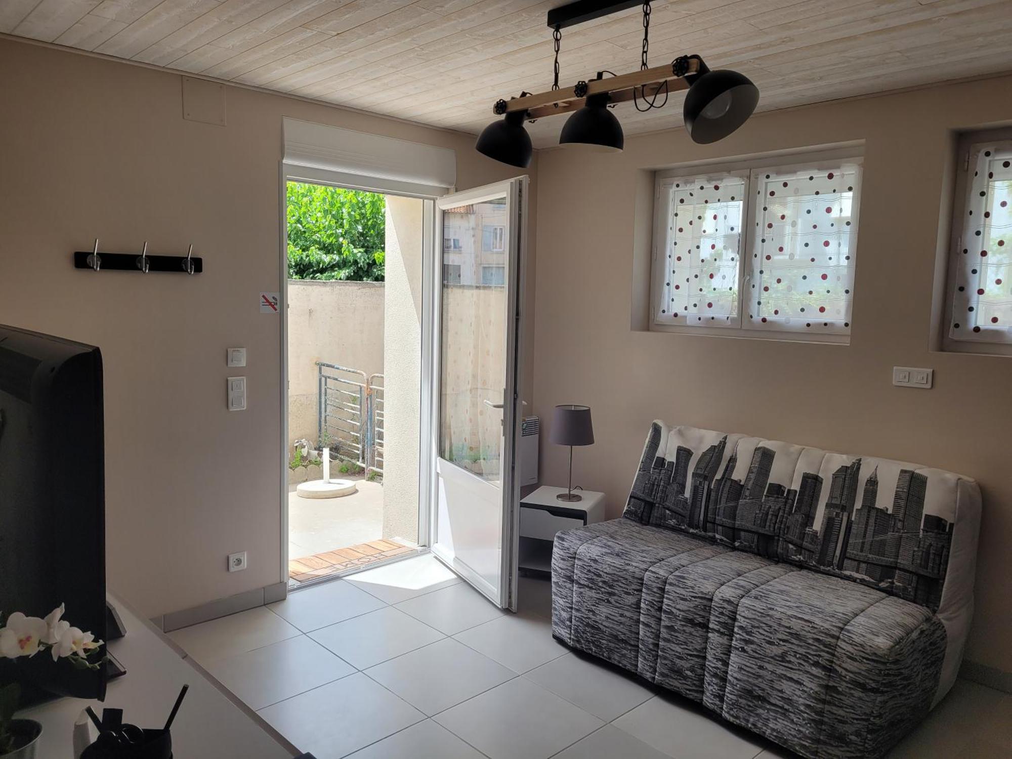 : Independant Apartment Millau